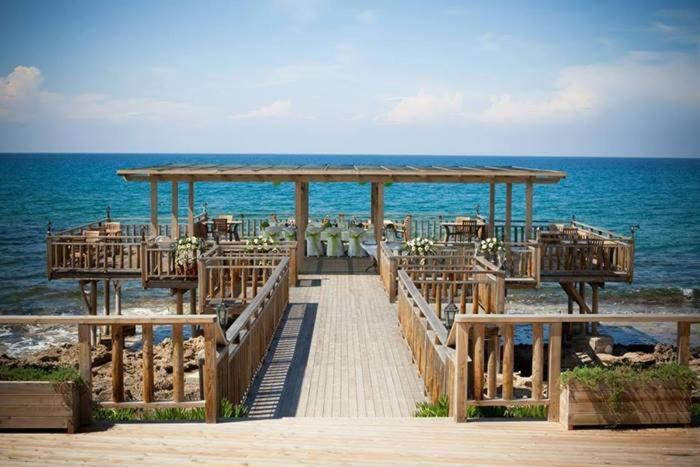 Zambak Holiday Village & Restaurant Superb Seafront Location ! Agios Georgios  Exterior foto